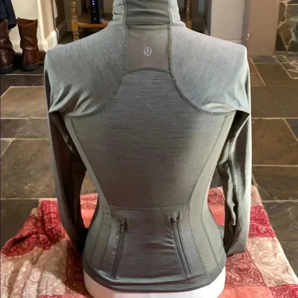 Lululemon catch me air jacket (RARE)